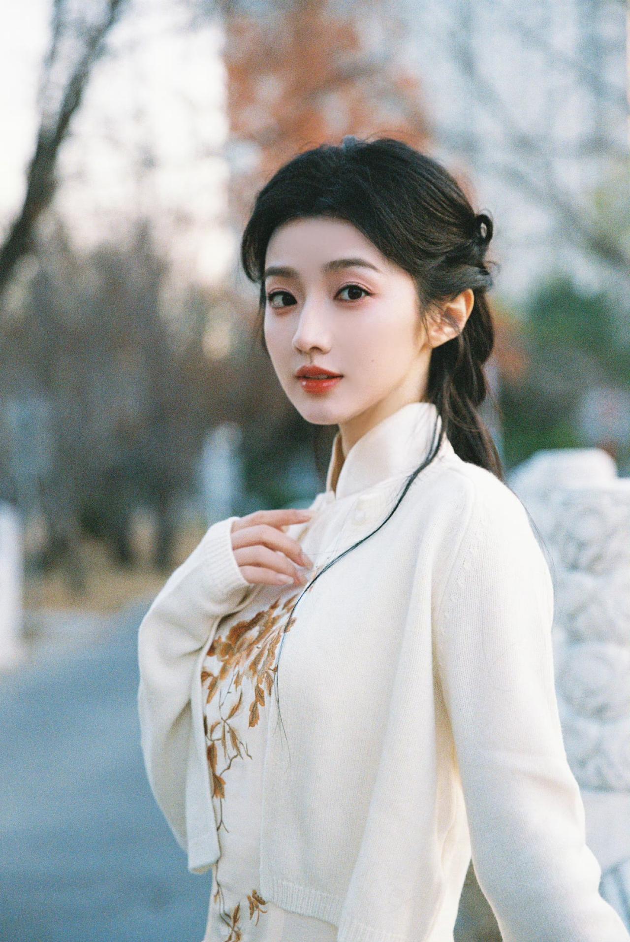 新鲜的奕儿[飞吻]
黄奕