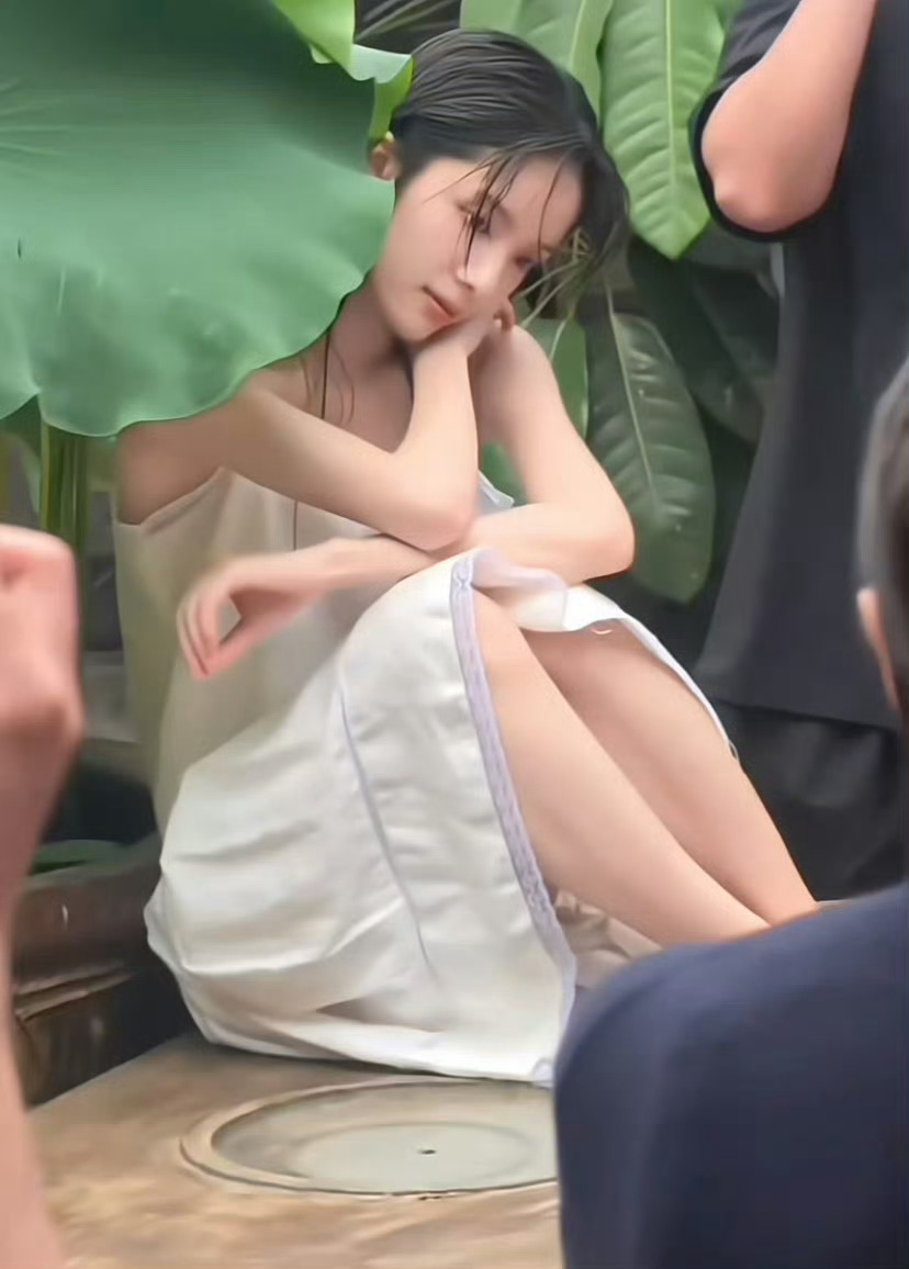 李思潼拍时尚芭莎了希望时尚圈正常一点，别一上来就害人