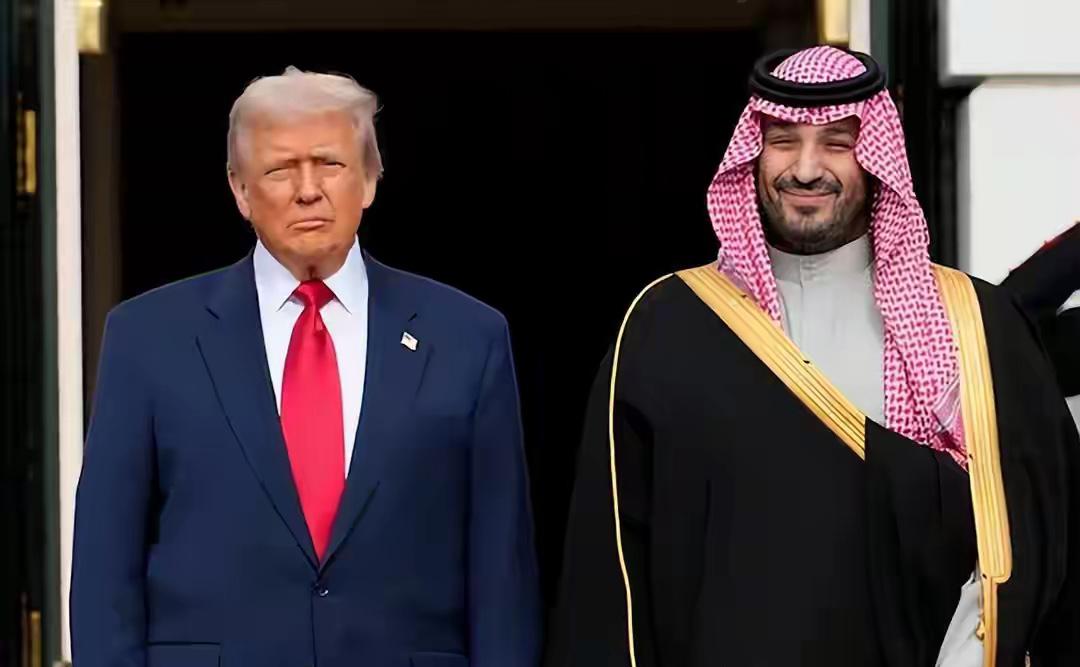 外界对美军对伊军事行动的幕后推手众说纷纭。据报道，一直谋求中东霸权主导地位的沙特