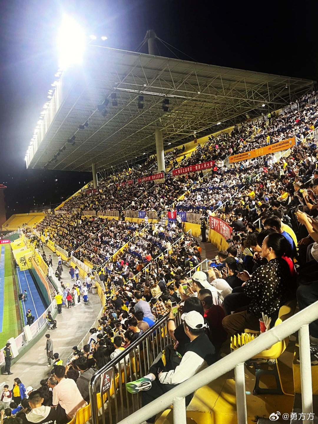 这是什么情况啊？恒大教父重回越秀山，这是刺探敌情？还是打算弃暗投明广州队广州豹