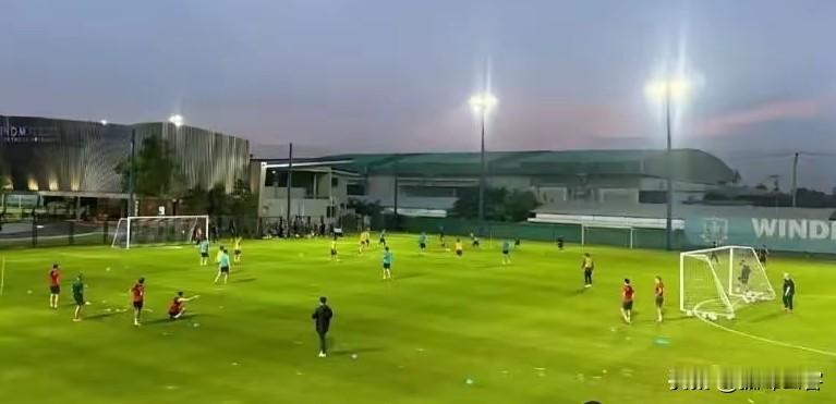 河南泰国集训终于有消息了，他们刚刚和蒙通联进行了一场热身赛，结果以1：1战平！