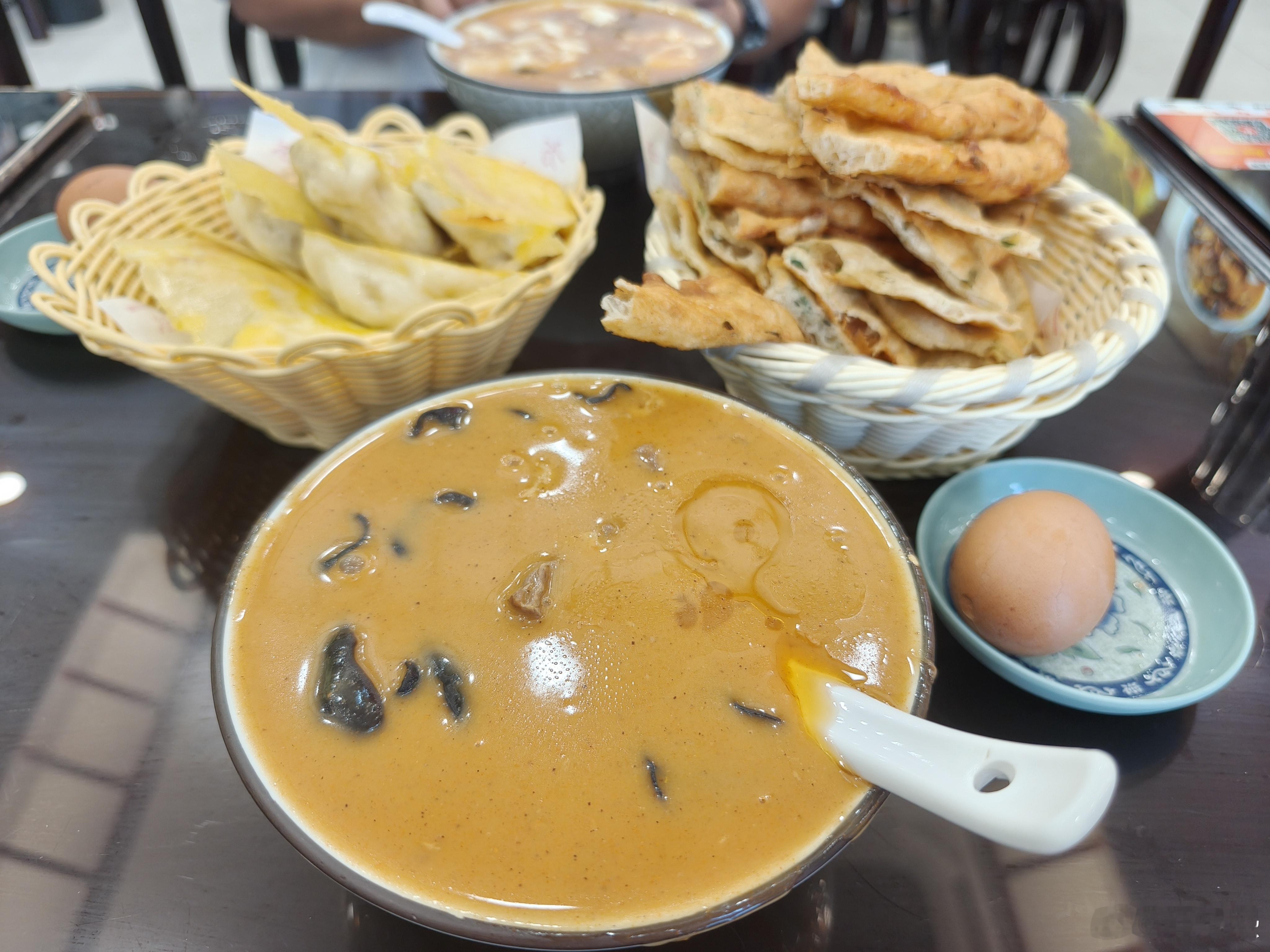 在苏州喝正宗胡辣汤[干饭人]配上油饼、水煎包，味道yyds一共消费39，人均19