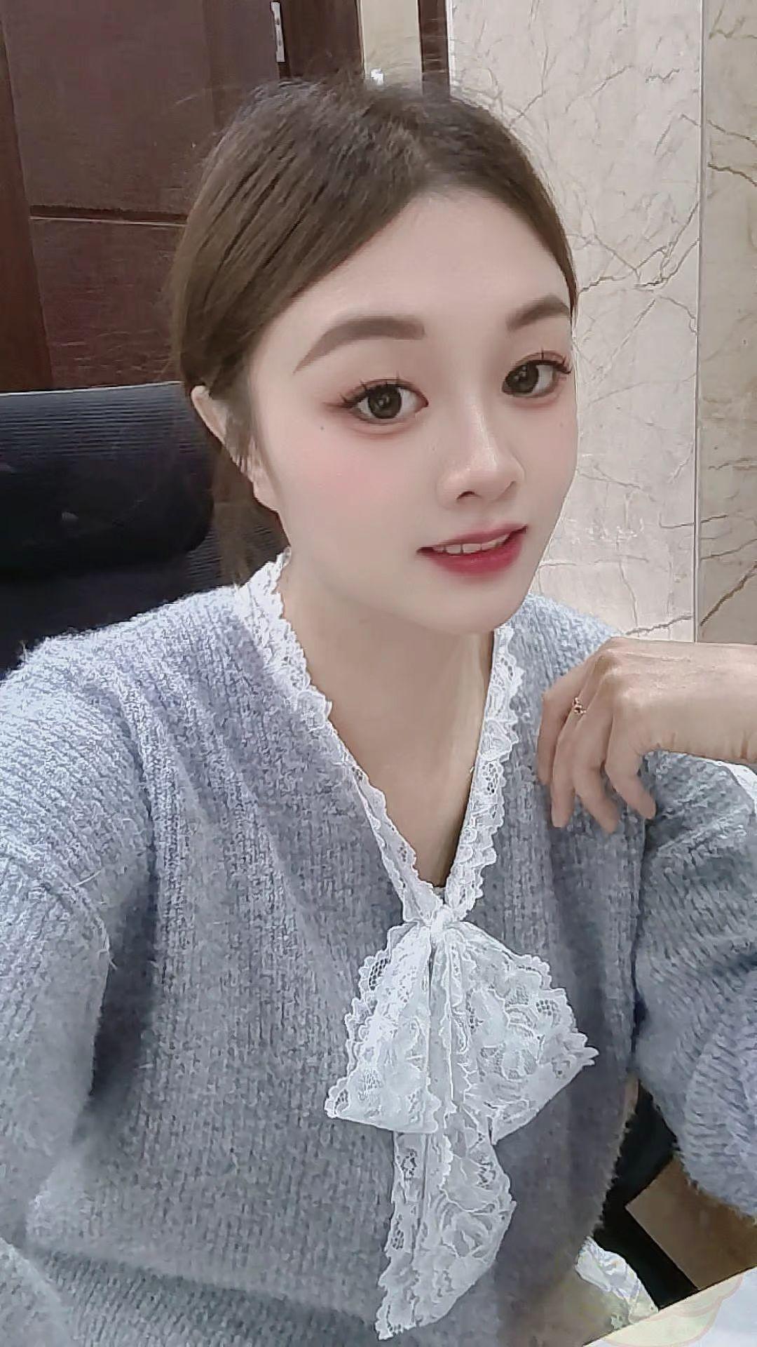 仙人掌永远做不了花，所以没办法让人捧在手心里