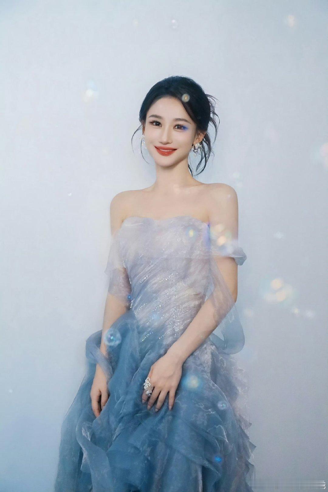 何宣林五星好评乘风乘风2026舞台会落幕，但何宣林留下的唱跳瞬间，会一直被观众铭
