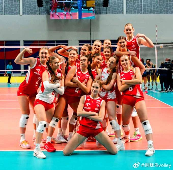 U17女排世锦赛，击败了巴西和日本女排的波兰女排5战全胜晋级淘汰赛。3-0阿根廷