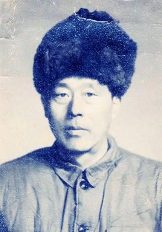 1940年，张啸林的保镖想请5天假期，不料遭到拒绝，保镖十分生气，双方就闹了起来