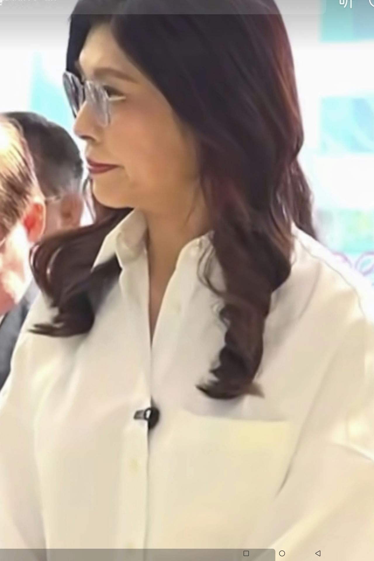 台湾客人4月12日上午在北京小米汽车公司参访，客人可以专心听陪同者介绍情况，唯独