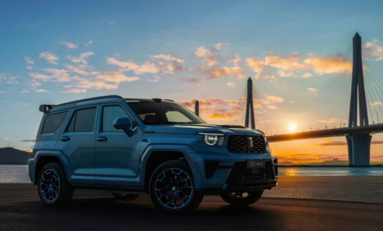 全新坦克700终于来了，起价42.8万，直接把“硬派豪华”的标准拉高了一个段位。