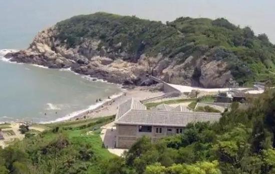 一旦台海爆发冲突，最难啃的骨头不是台湾本岛，而是距大陆最近点约 34 公里，距福