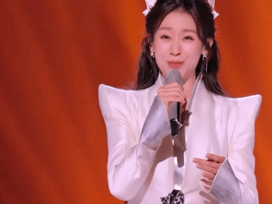 侯宇梨花颂能否复刻陈丽君式高光乘风2026开口即王炸！侯宇《梨花颂》韵味悠长，字