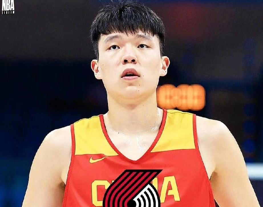 4分钟2犯！
杨瀚森首发
遇“犯规魔咒”，
横移短板成NBA第一课
 
开拓者客