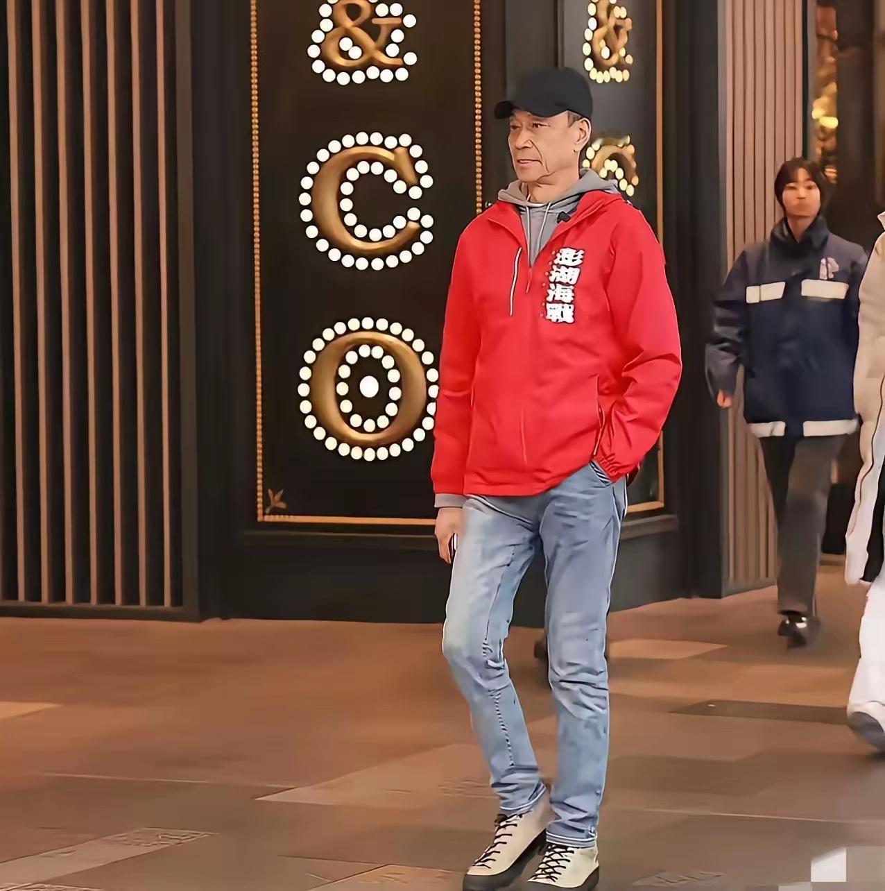 一点都看不出来他有79岁了