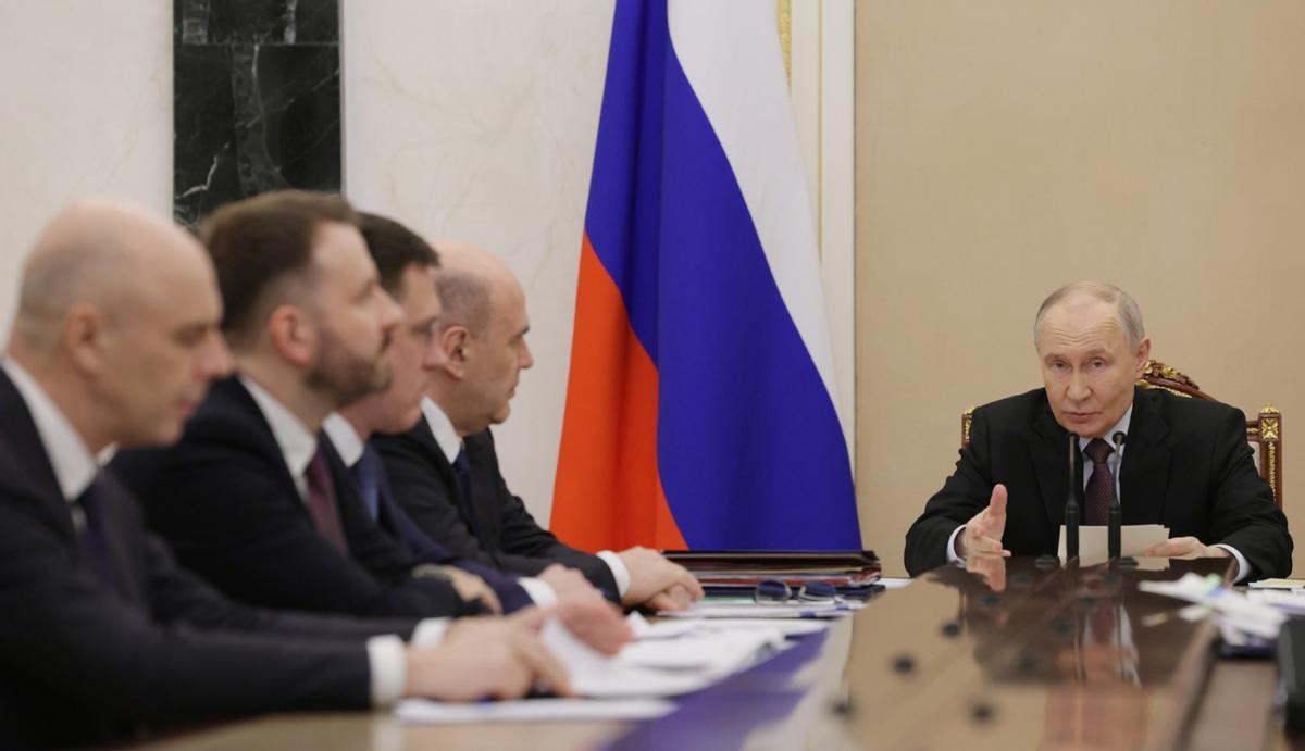 数百架无人机突袭俄石油港口，普京下达死命令，再抓不住机会就麻烦大了！

特朗普被