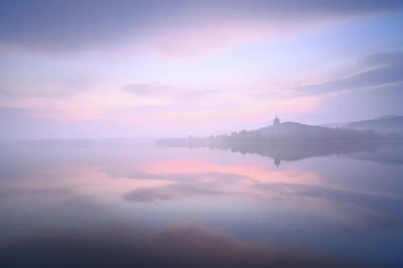 躺医院7年半的无名男子，DNA比对又没成功。江苏镇江句容市人民医院里，他只能转动