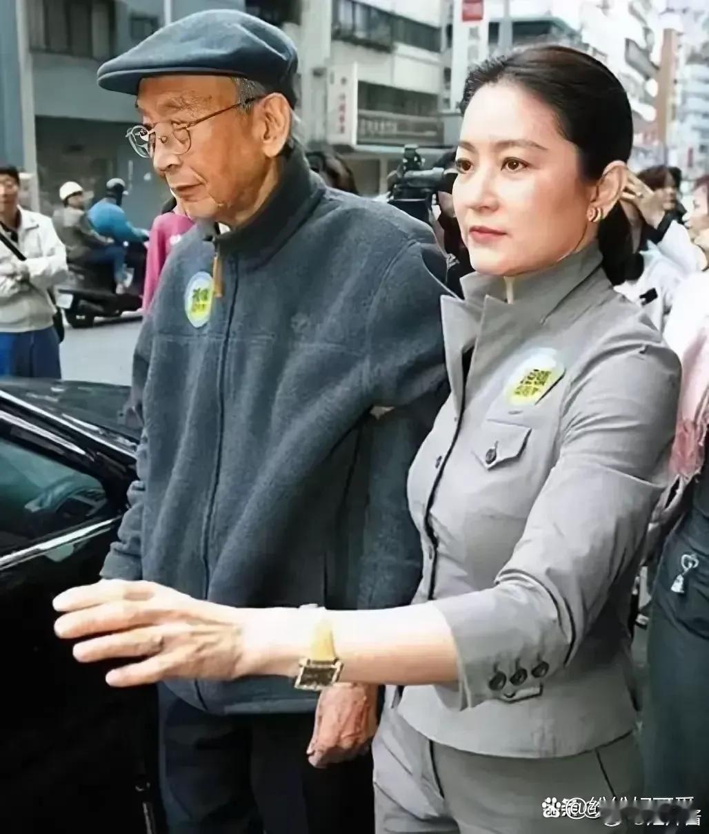 难得一见的照片，林青霞很飒爽利落 ​​​