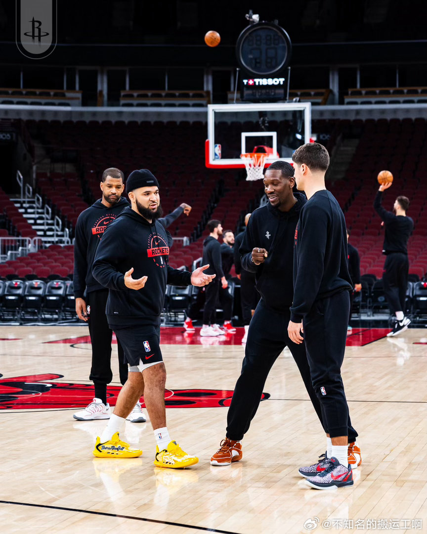 休斯顿火箭  范弗利特赛前指导谢泼德 