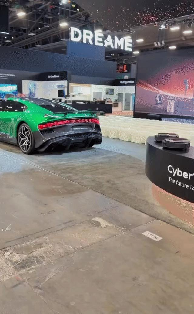 我靠，追觅的超跑实车曝光了，整车造型看起来还可以，尾部有个硕大的碳纤维大尾翼，不