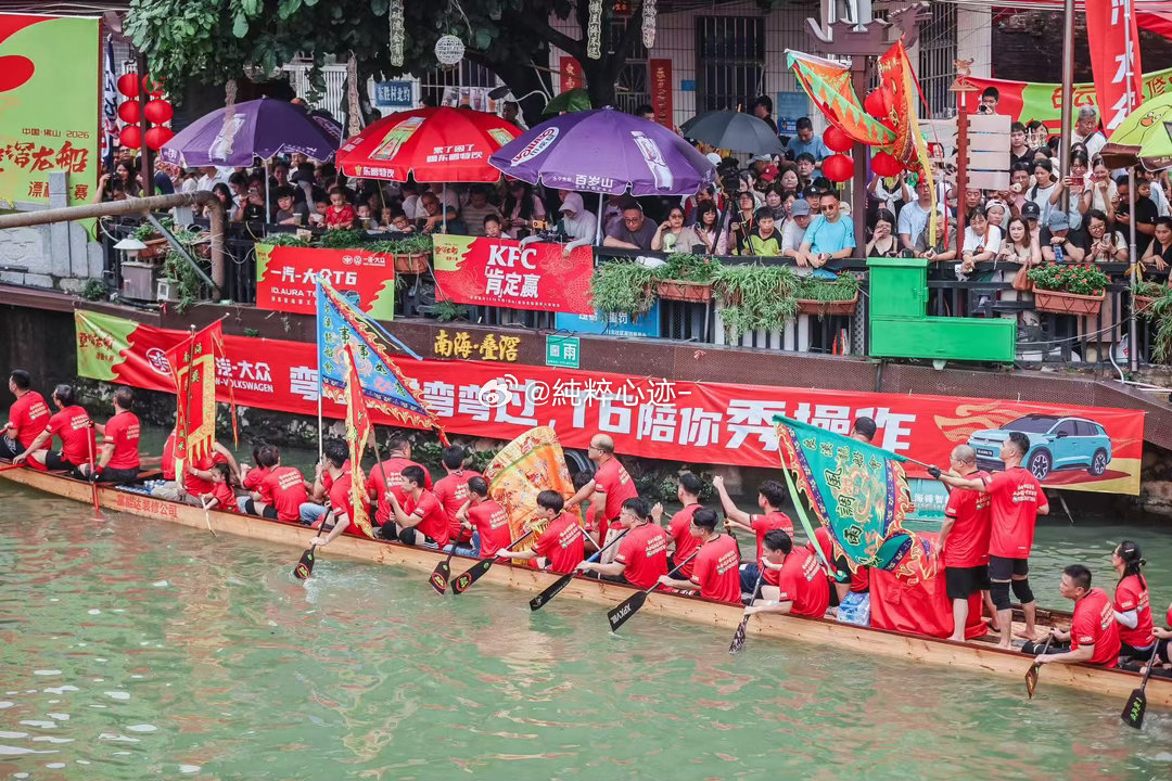三米宽的河道开出了F1的心跳 佛山叠滘藏着最特别的端午赛场，三米宽河涌承载六百年