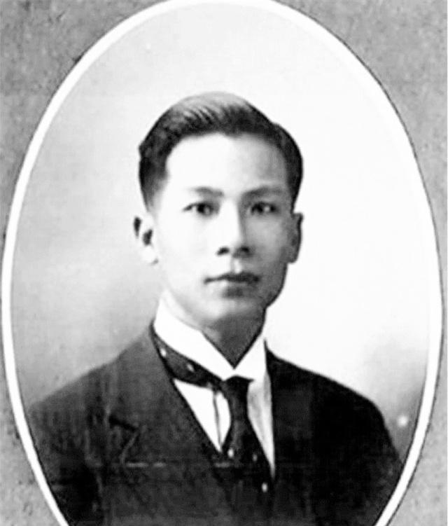 1928年，蒋介石婚礼上坐着一个尴尬的男人。

1927年12月1日，上海大华饭