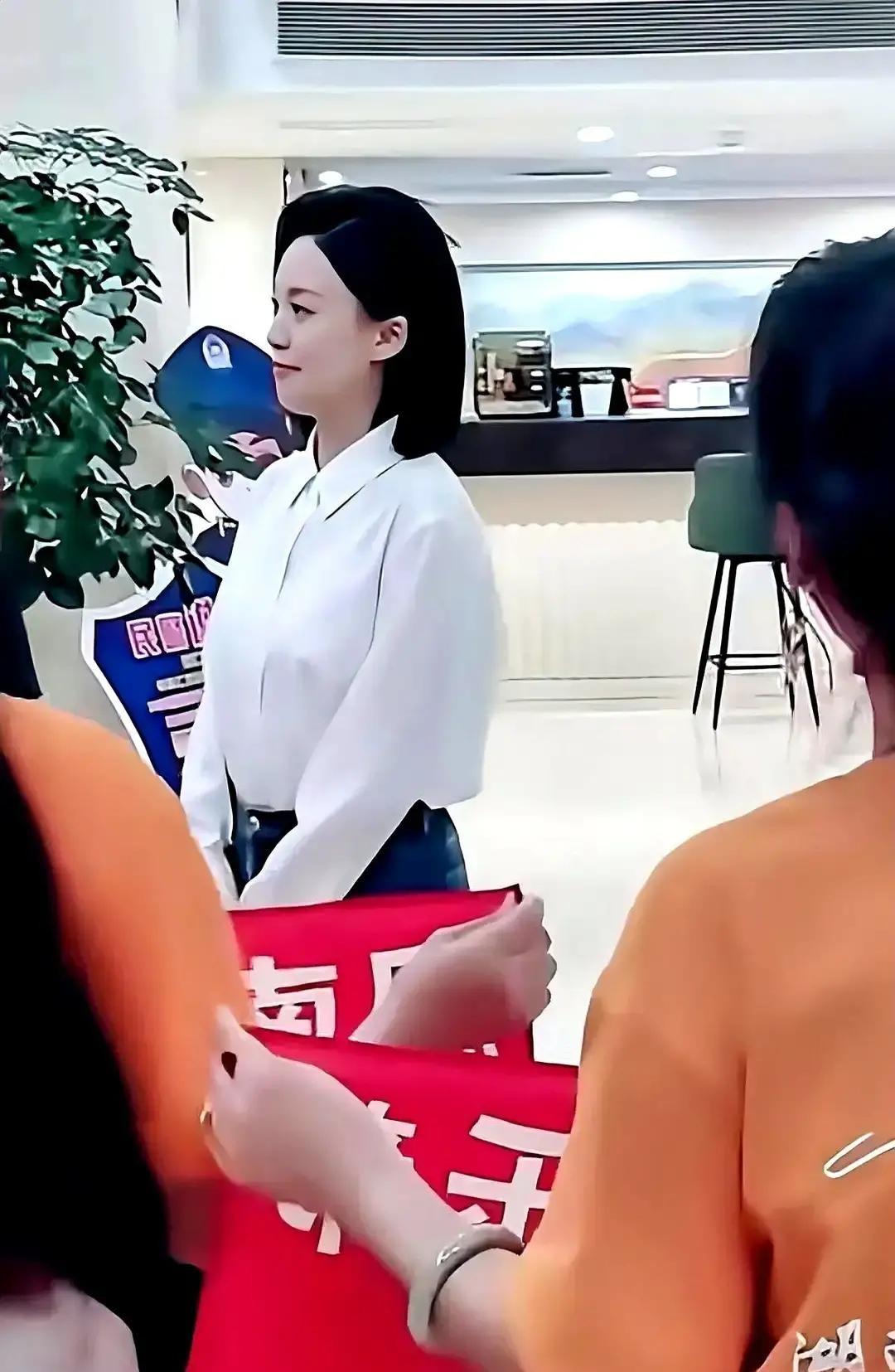 6月28日晚，长沙贺龙体育中心，2023年刚签在刀郎门下的徐子尧，在近4万观众面
