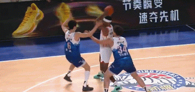 超级三双！特奎维恩·史密斯22中11狂轰45分15板14助 三分14中9神仙打架