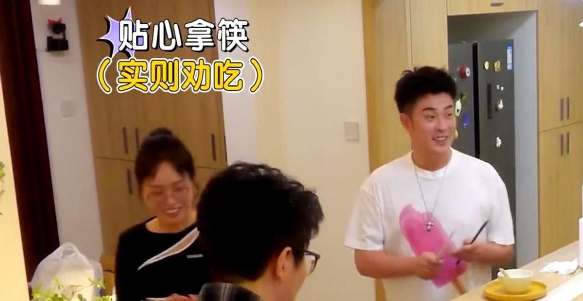 陈赫煮个火锅，全网都看懂了。
男人不是非得西装革履才算硬核，蹲在灶台前颠勺，才是