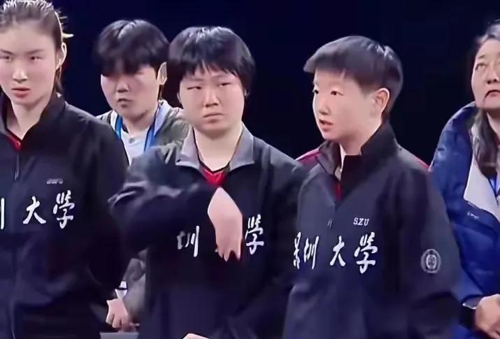 蒯曼的个性真强，她一开始挺不服孙颖莎的，表情直接嗨丝，毫不留情。可是，短短几年，