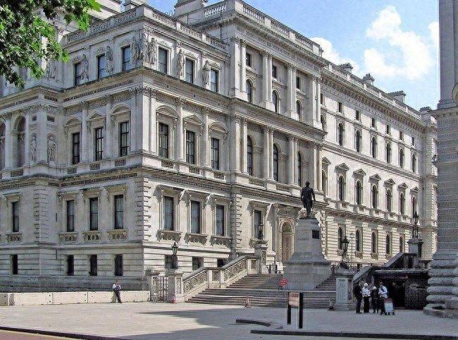 地面战争恐将爆发？英国紧急撤回外交人员，伊朗做好万全准备
 
英国突然宣布，所有