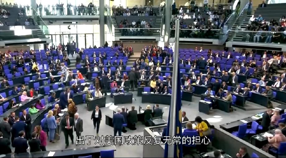 为什么很多国家将黄金存放在美国 很多国家把黄金存放在美国，主要有历史和现实两方面