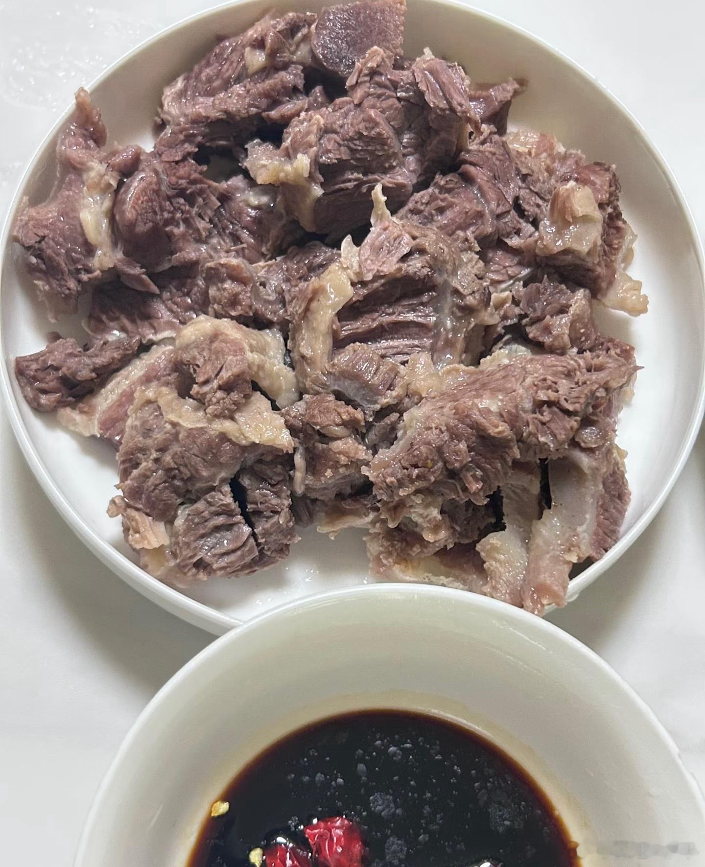 一口就沦陷，原汁原味才是牛肉的天花板。减脂的第一天[捂嘴哭] ​​​