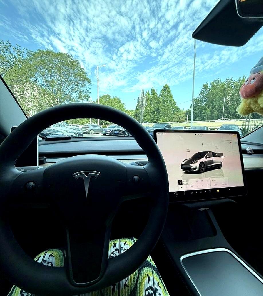 每天来回60公里，我顺带拉了一个男同事一整年，真是越想越憋屈。
他住得也不算远，