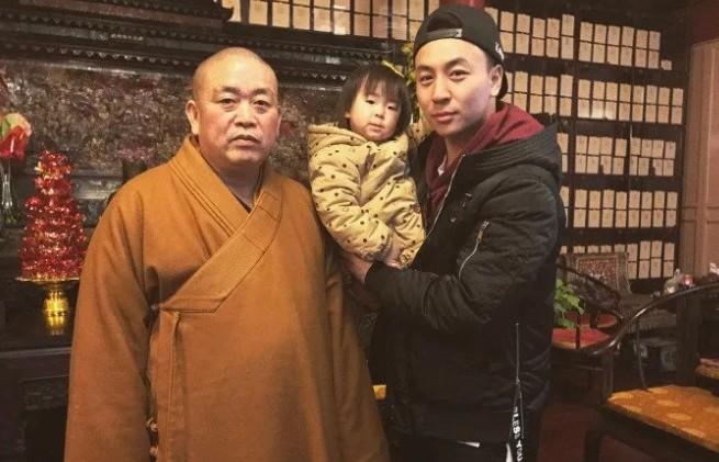 “51个情人，174个私生子，40多家分公司，1500多亿美元的财产”，有人恶意