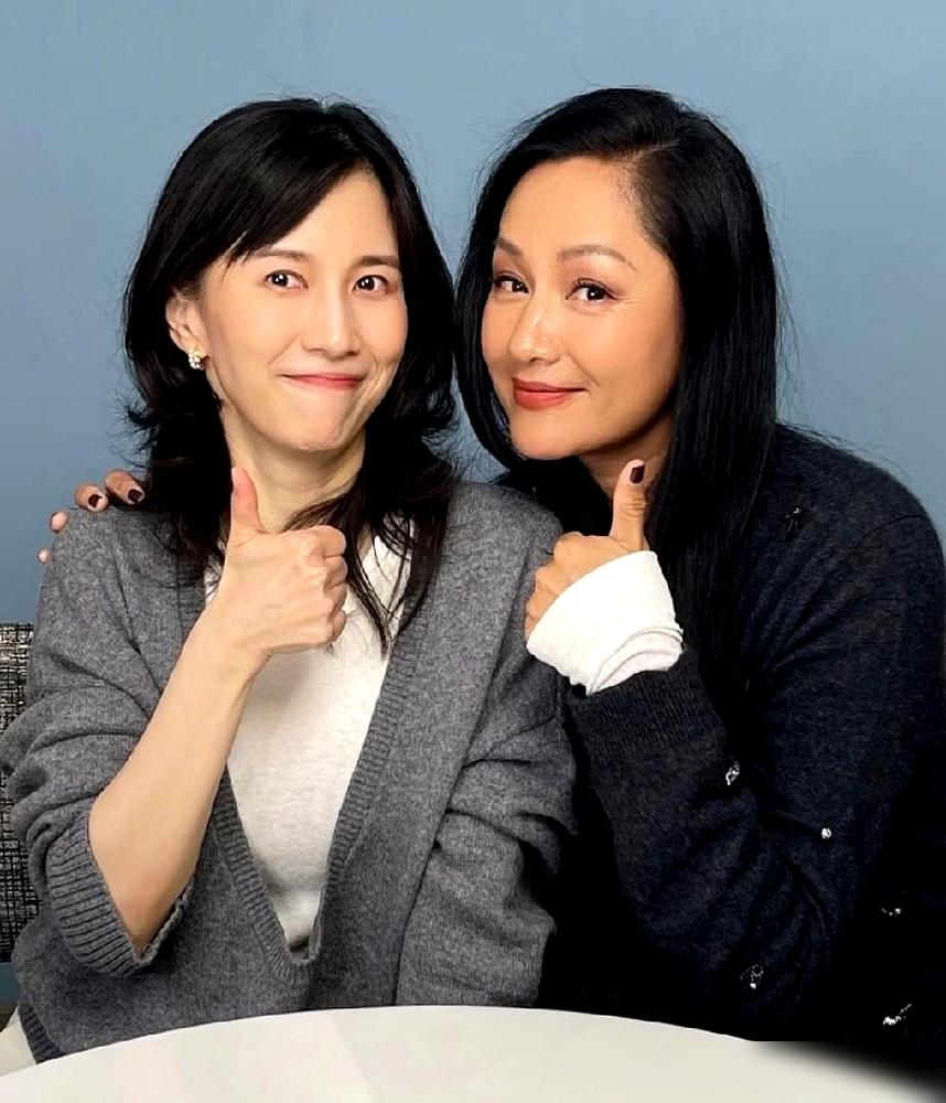 瞿颖最近上papi酱的节目，全程疯得没边儿。
自黑说在泰国买菜闹乌龙，把菠菜听