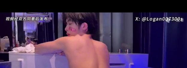 logan 和小东同学浴缸🛁激情 
