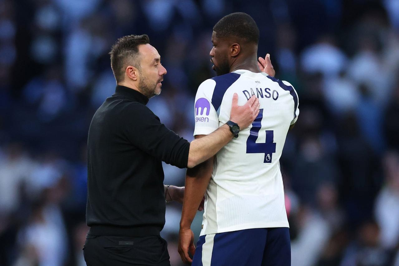 丹索真的要感谢金斯基！上一轮英超，热刺主场2:2被布莱顿逼平，比赛最后时刻丹索出