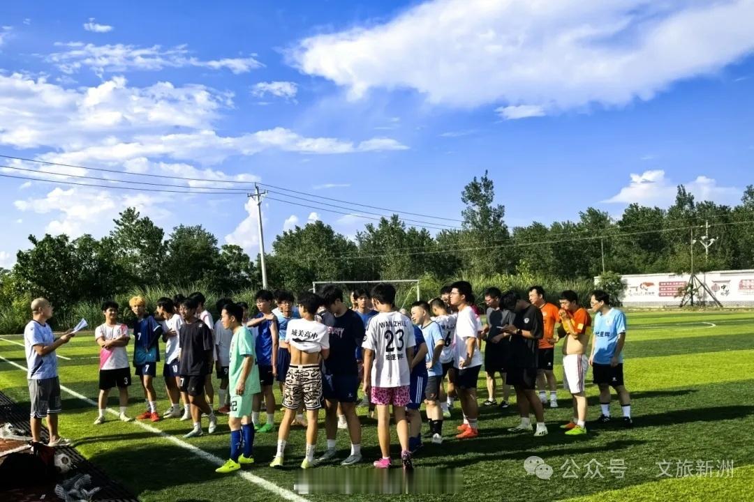 汉超联赛新洲区代表队30人精英名单现已确定7月29日下午，新洲区“汉超”代表队球