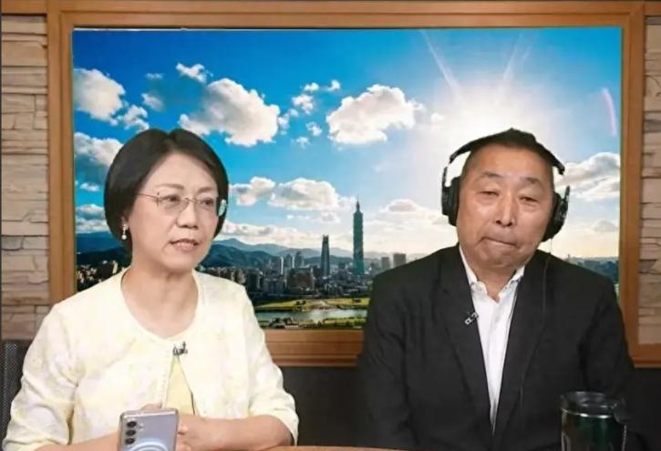 “青鸟”彻底破防了！8月31号这天，岛内一档政论节目的弹幕区彻底炸了。原因说来也