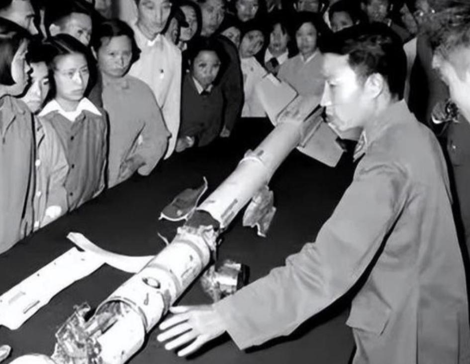 1958年9月，赫鲁晓夫强烈要求中国政府，立马将国民党空军坠落在中国境内的一枚导