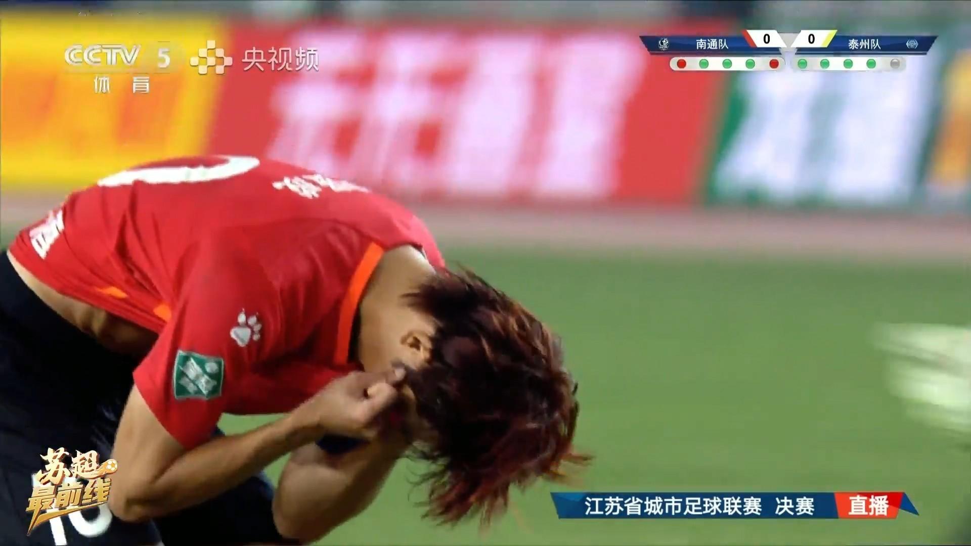 苏超泰州队冠军泰州vs南通李贤成的不甘，戴曜城的不可置信。这场点球既精彩又唏嘘。