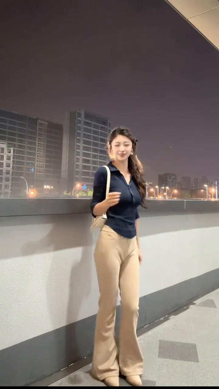 小白兔，白马后面红，包大发。后面红，包大发。货。