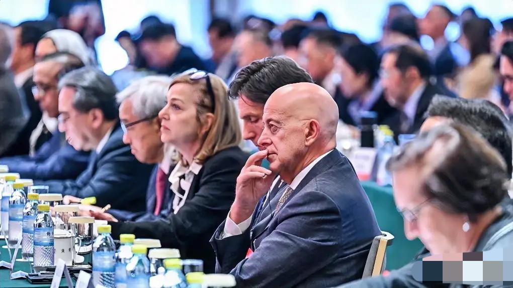 不搭理，日本想来中国
3月22日，中国发展高层论坛2026年年会如期举行，但无论