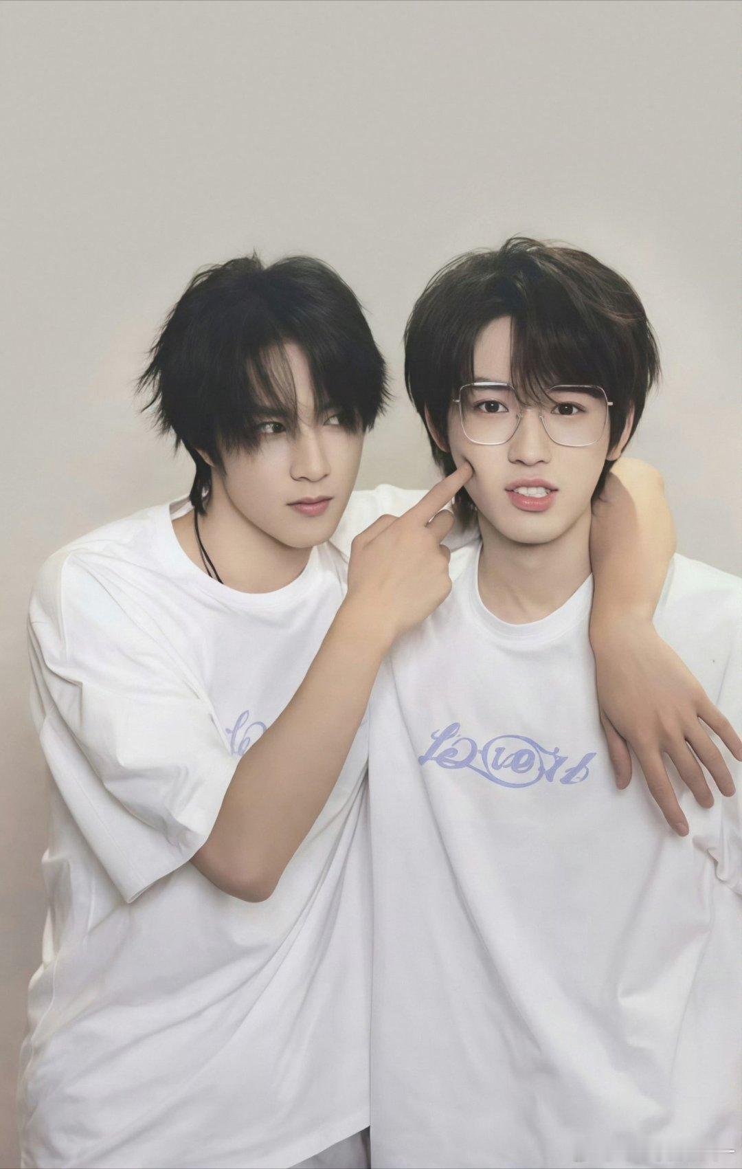 文轩 🐺文轩 爱永不落幕 🐟文轩 一起长大的约定 “那天我穿着一件很帅的衣服