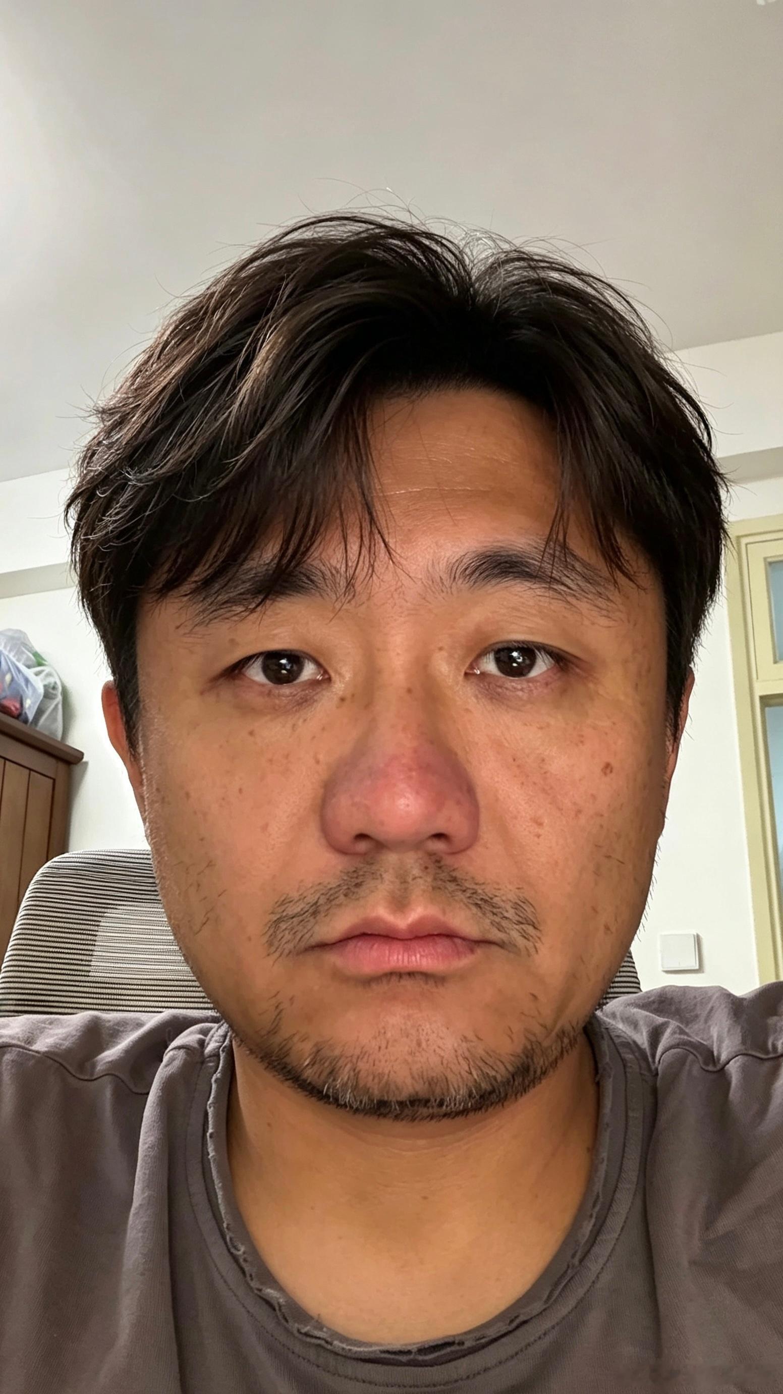 生活所迫，必须要开展第二职业。思考之后想问问各位，如果是这个造型，我学给网友录祝