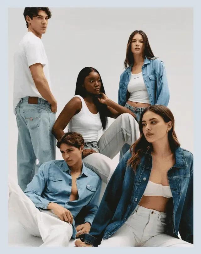 “褪色牛仔”回归，现在入手正当时！牛仔可是时尚界的常青树，元素百搭，风格多样。