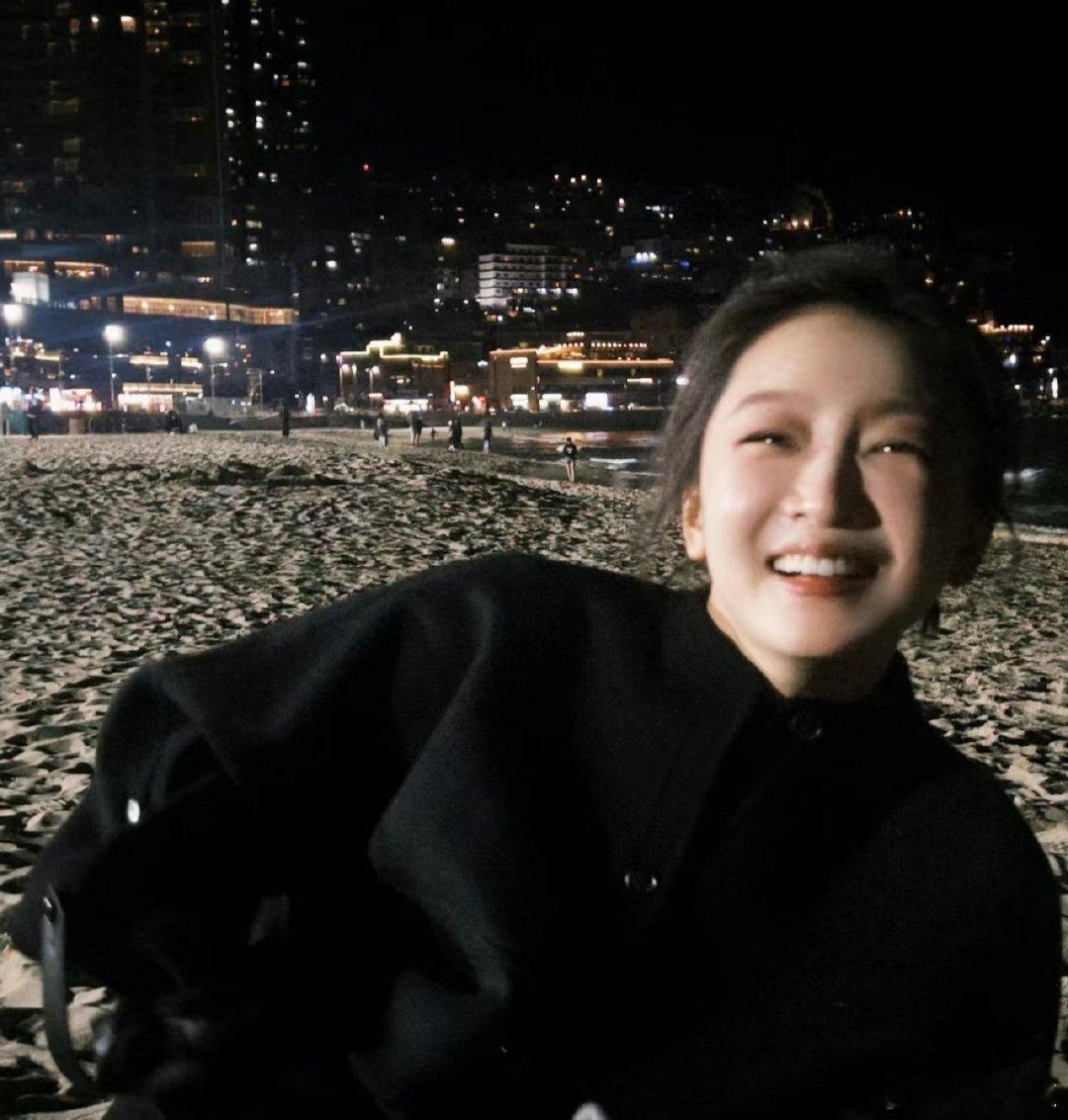 周冬雨全英文交流无障碍周冬雨全英文采访属实权威每次都被周冬雨英文采访折服，交流完