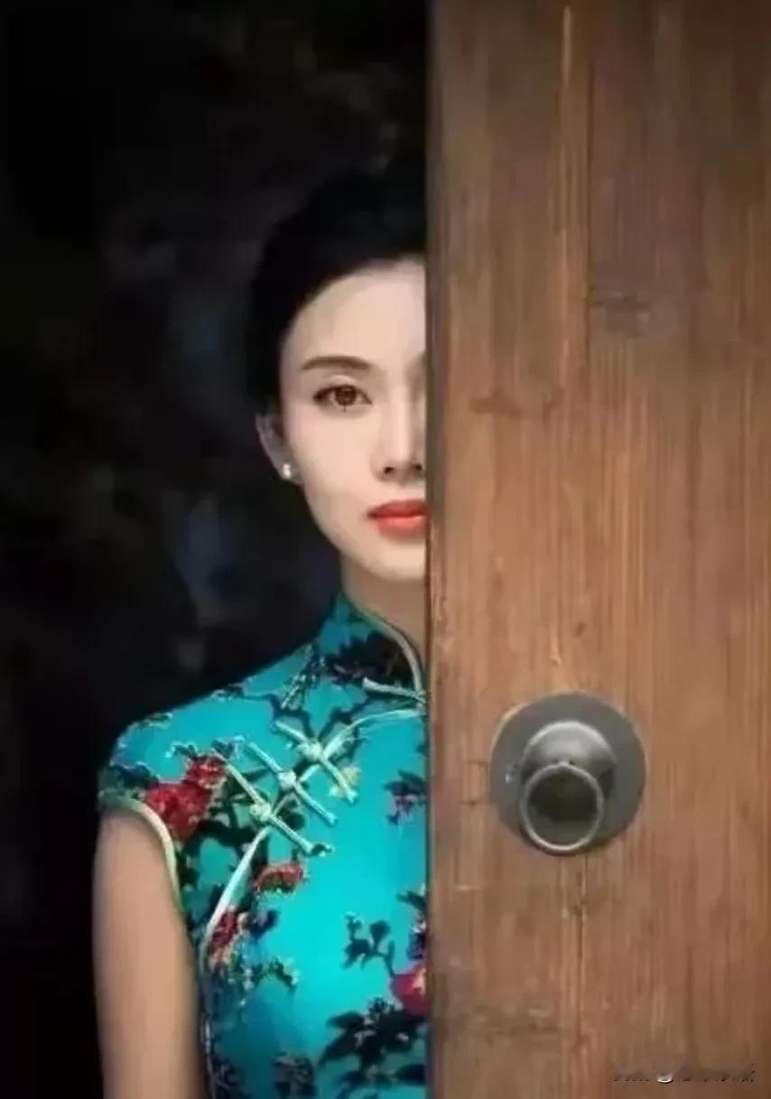 一位情感专家说：“男人明目张胆地好色，女人不声不响地好色。女人偷偷浏览那种片子的