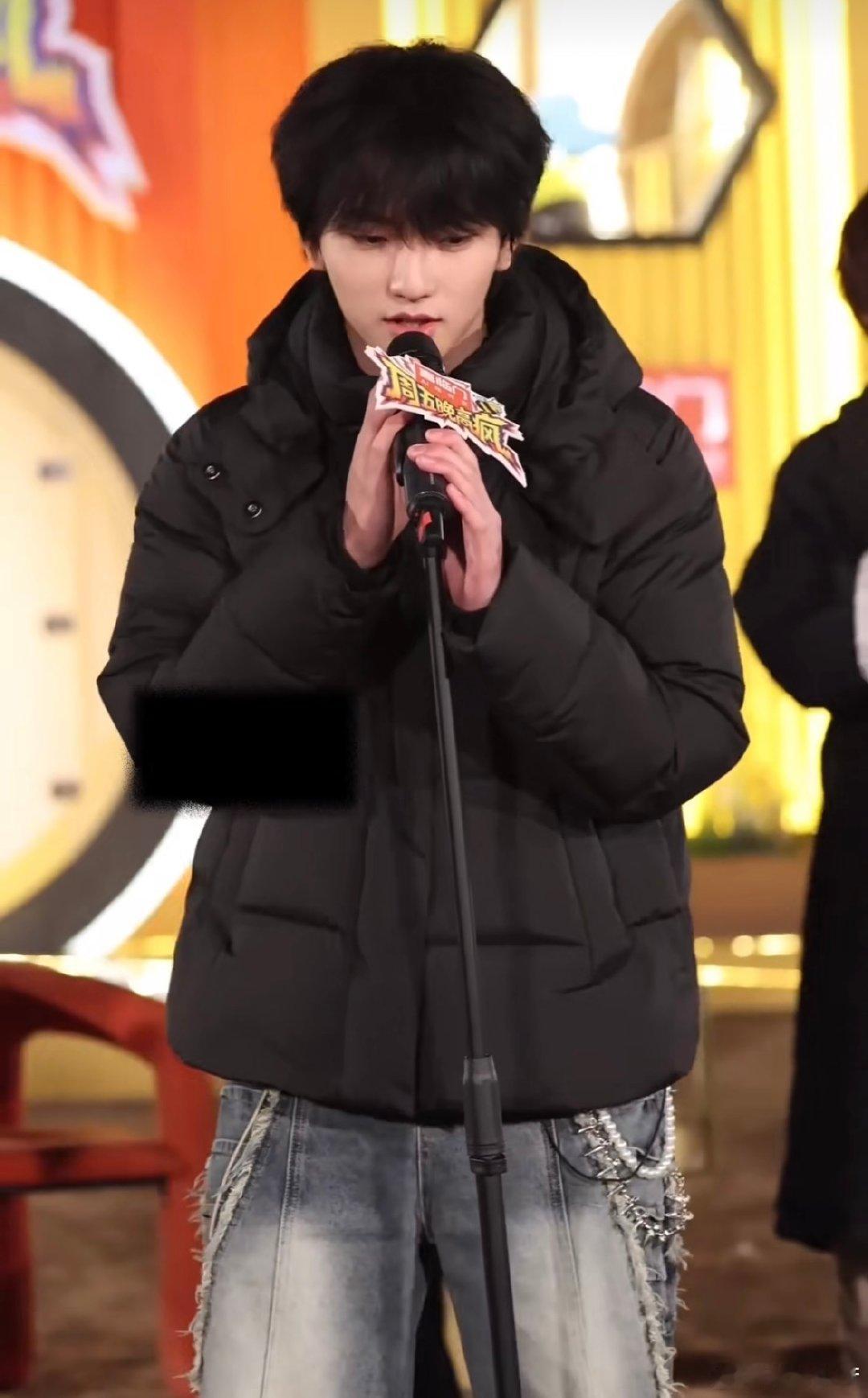 穆祉丞好强的版权意识 穆祉丞唱《想见你》唱到一半就问有没有版权，版权意识强到离谱