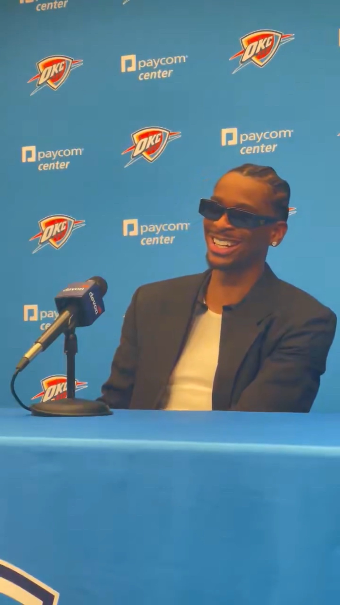 记者问亚历山大是否想陈述一下他争取MVP的理由（拉票）：“不，我挺好的。我会用场