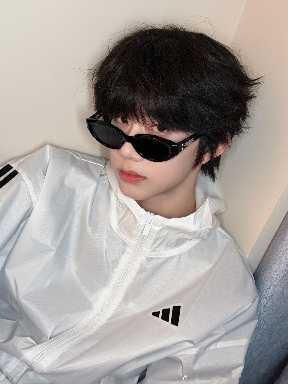 陈奕恒今日份营业好帅的阿迪男 陈奕恒