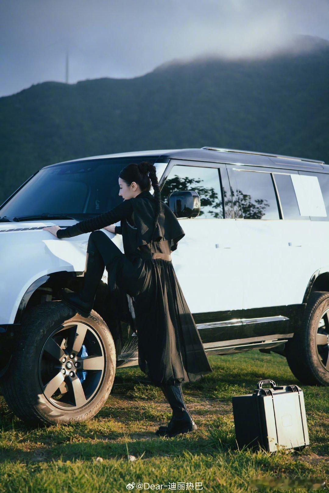 迪丽热巴枭起青壤聂九罗花絮照，好鲜活的九罗疯刀我们喜欢你 